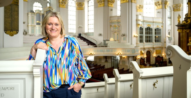 Christine Oelschner ist Gemeindemitglied der evangelischen Hauptkirche St. Michaelis