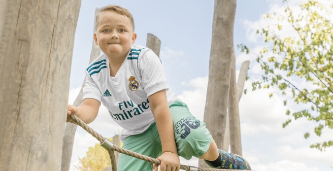 Wenn Kilian auf dem Spielplatz klettert, ist der Siebenjährige ein ganz normaler Junge