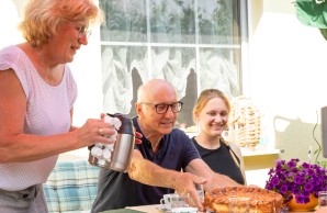 Veronika und Reinhard Herhold mit Enkelin Jasmin