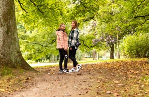 Veronica und Katrin im Eppendorfer Park