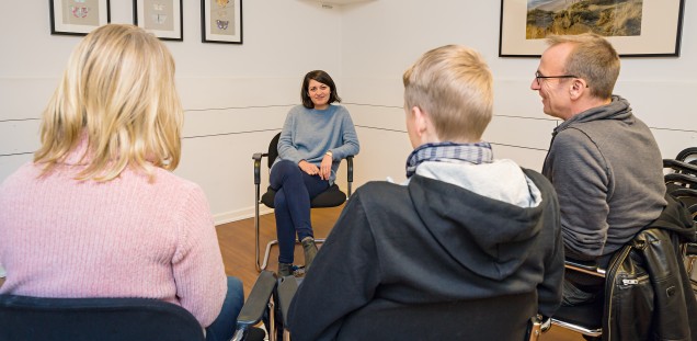 Wenn der Haussegen schief hängt, sind alle betroffen: Gespräche mit Therapeutin Katinka Gutermuth helfen Peers Familie