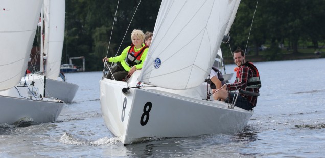 Bei leichter Brise perfekte Bedingungen für Segelanfänger