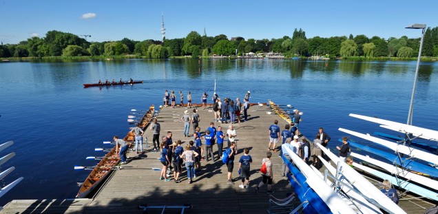 Das Rennen fand wie jedes Jahr auf der Hamburger Außenalster bei der Ruder-Gesellschaft HANSA e.V. statt