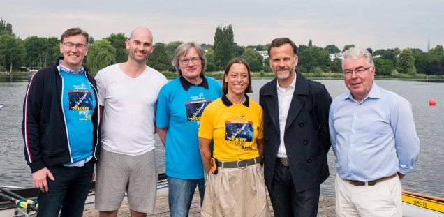 Sie eröffneten die Regatta (von links): Prof. Bokemeyer, Lauritz Schoof, Claus Feucht, Katharina v. Kodolitsch, Staatsrat Christoph Holstein, Werner Glowik