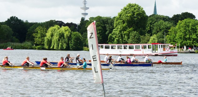 Das Rennen fand wie jedes Jahr auf der Hamburger Außenalster statt