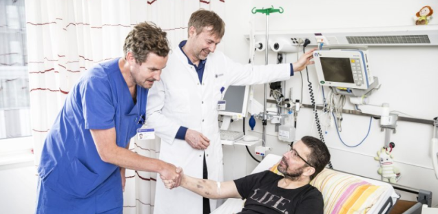 Visite im Universitären Herzzentrum Hamburg: PD Dr. Markus Barten und Dr. Hanno Grahn besuchen Heiko Dirks