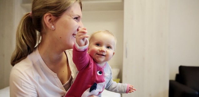 Leni mit ihrer Mama in einem der 3 Familienzimmer